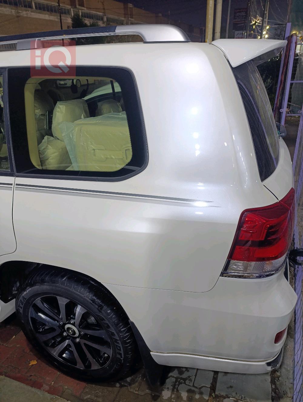 تۆیۆتا لاند کروزەر